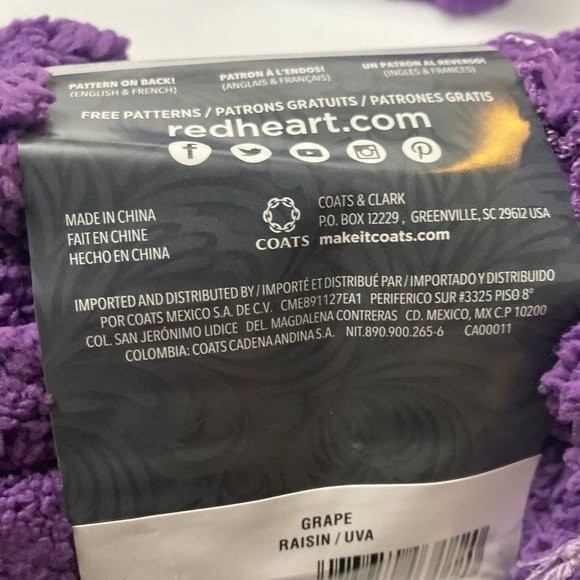 Red Heart Pomp A Doodle Jumbo Yarn Grape Pom Pom Purple 3 Skeins Craft - Picture 7 of 13